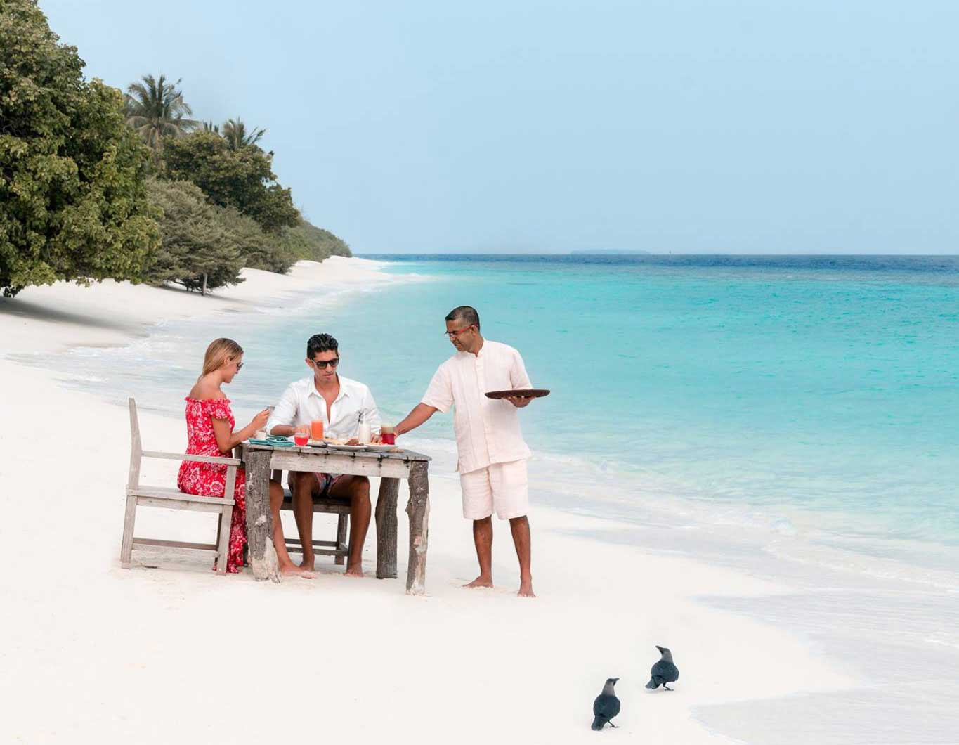 Beach-lunch-zanzibar